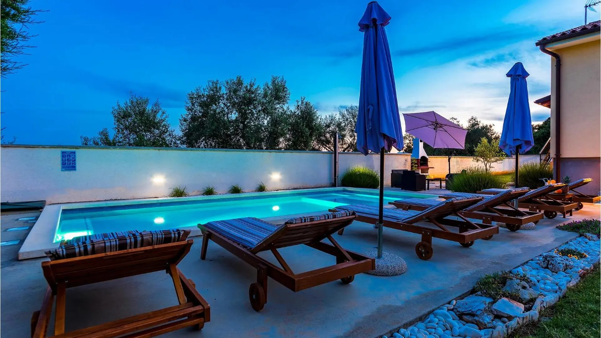 3 Bedroom Nice Home In Liznjan Croatia