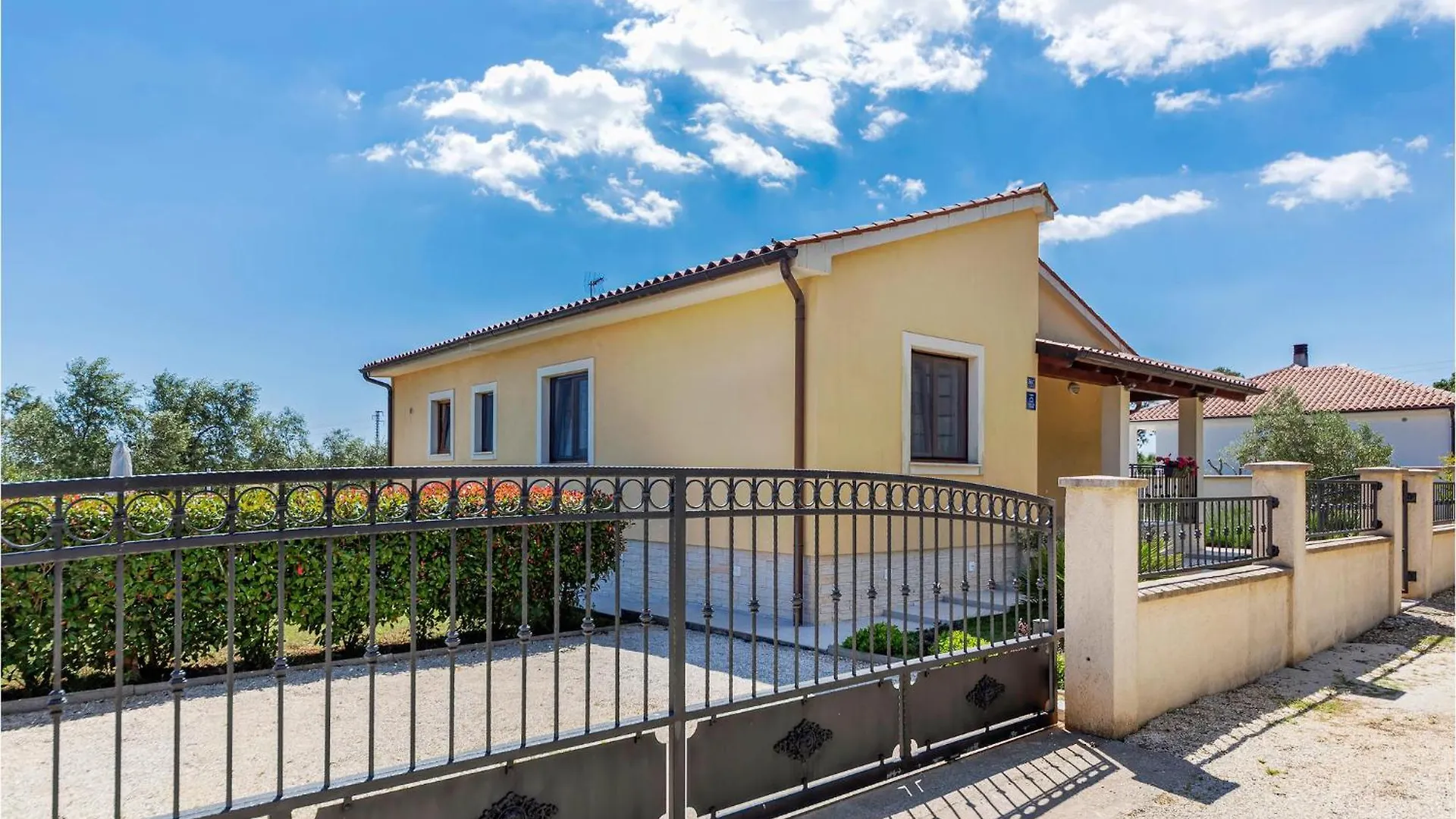 3 Bedroom Nice Home In Liznjan Holiday home