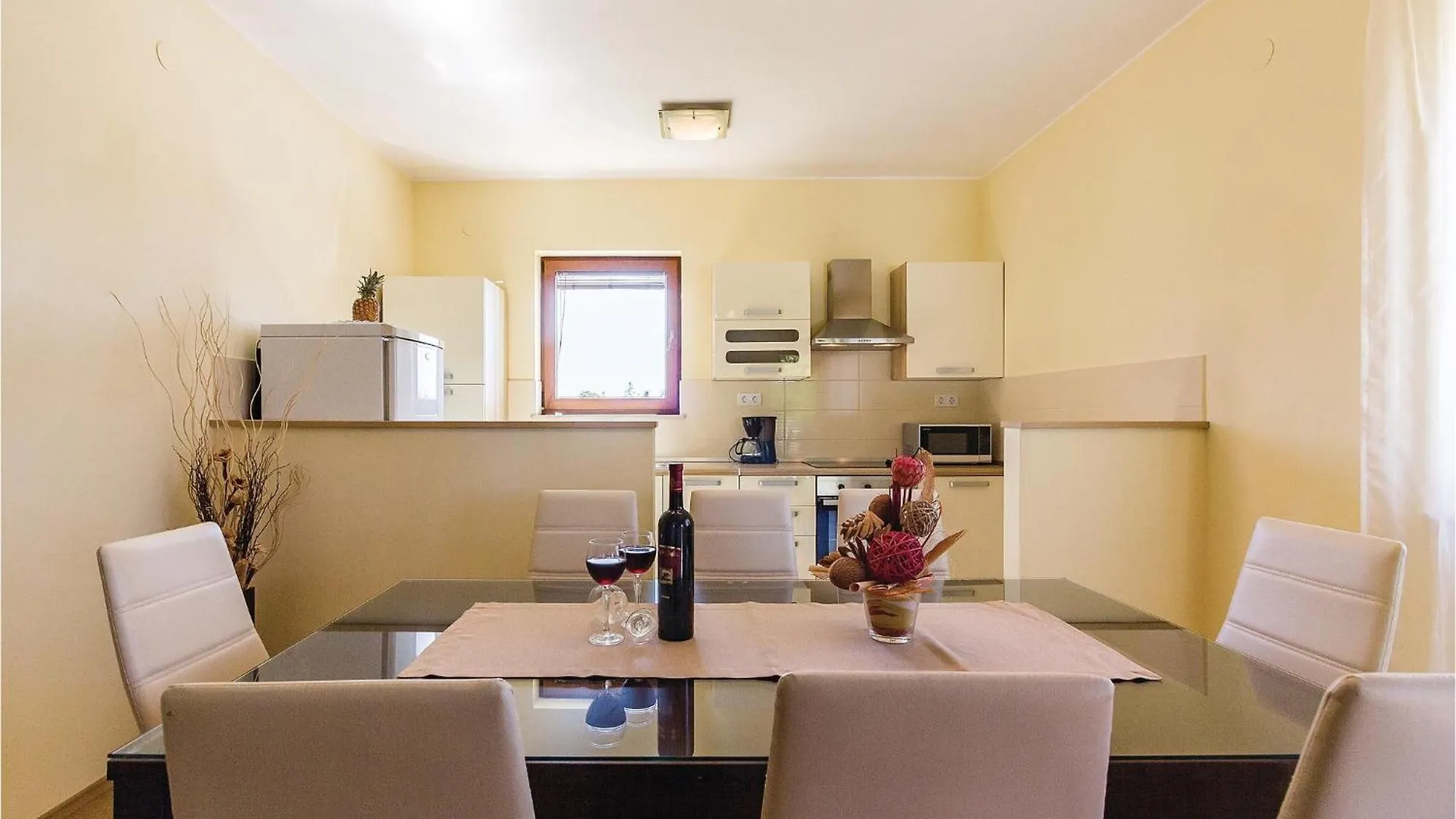 3 Bedroom Nice Home In Liznjan Holiday home
