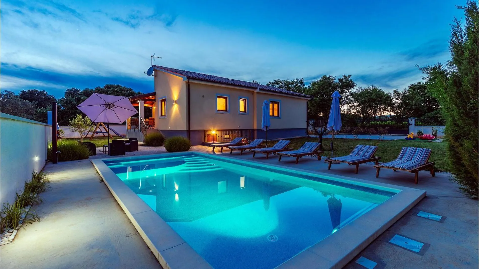 3 Bedroom Nice Home In Liznjan Holiday home