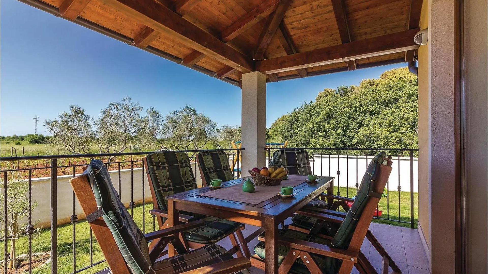 3 Bedroom Nice Home In Liznjan Holiday home